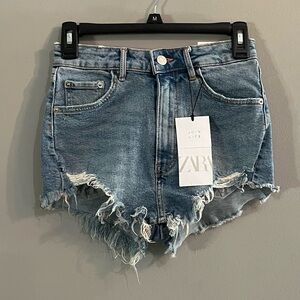 Zara Hi-Rise High Waist Distressed Cut Off Denim Short 8197/006 Size 2 NWT